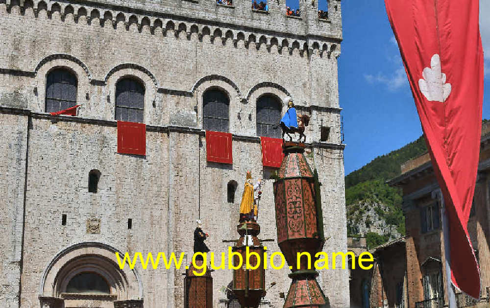 I tre giri di piazza dei Ceri